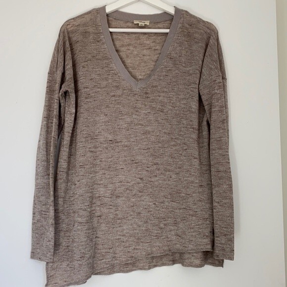 Wilfred Aritzia Sweater Beige Tan V-Neck Oversized Knit Neutral Minimalist Small - Picture 1 of 7
